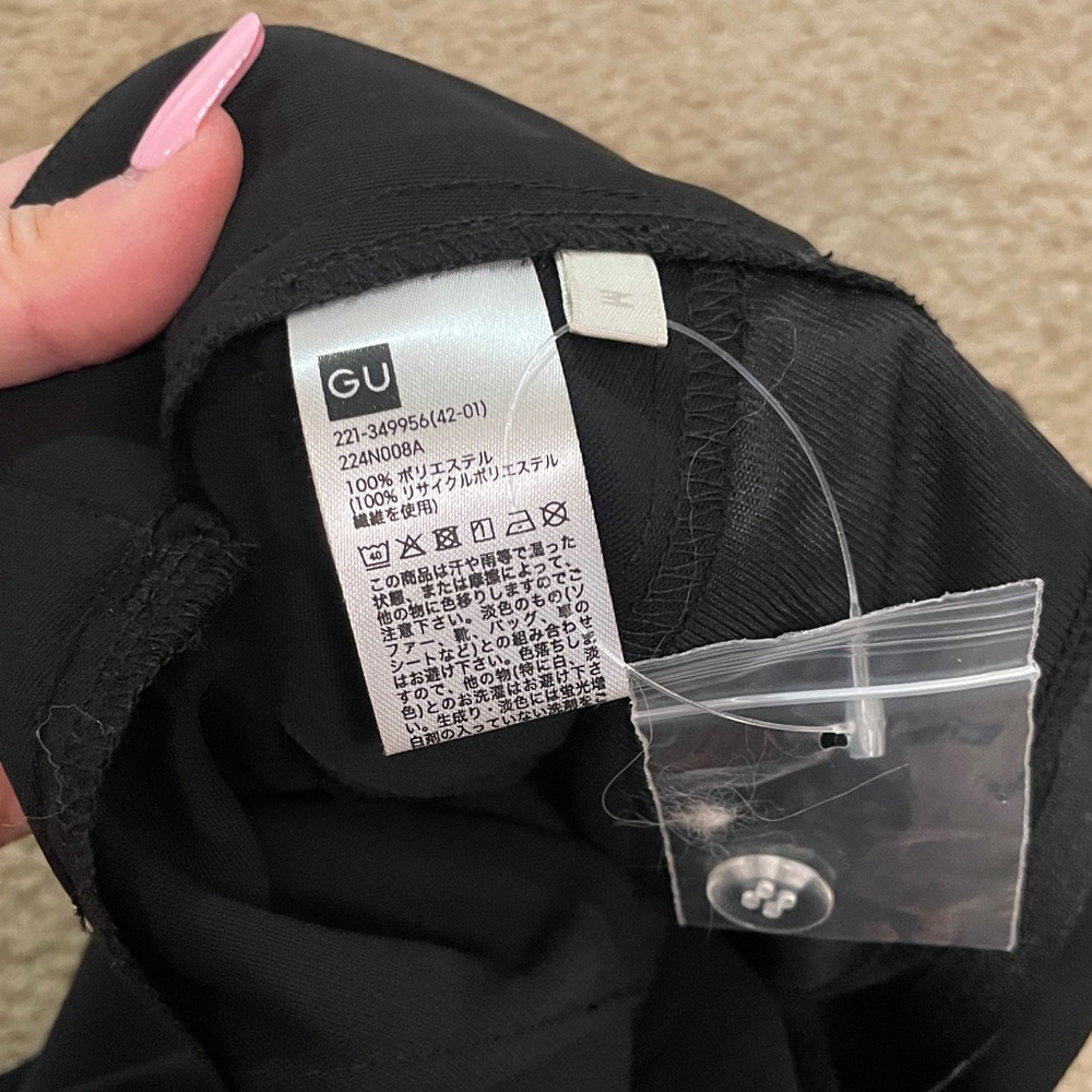 GU Black Garment